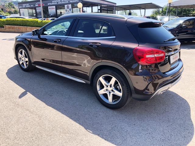 MERCEDES GLA 200D AMG