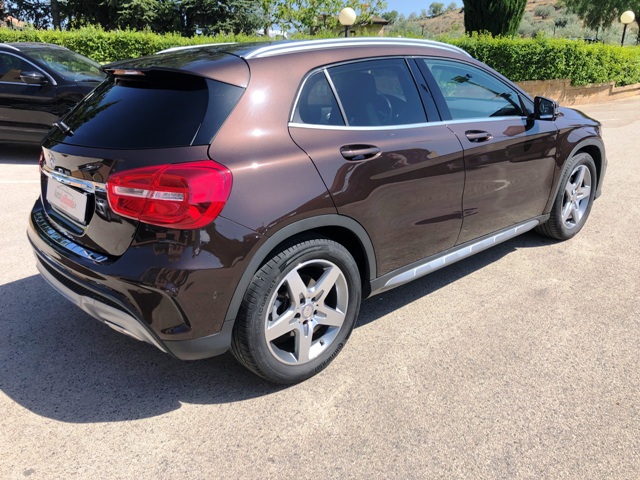 MERCEDES GLA 200D AMG